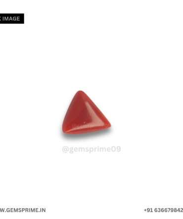 Italian triangular coral : 4.005 carat